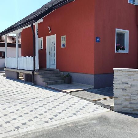 Apartment Igor - Holiday Home Ostarije Eksteriør bilde